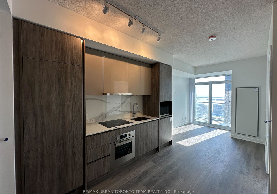 180-front-street-e-toronto-ontario-c12934740