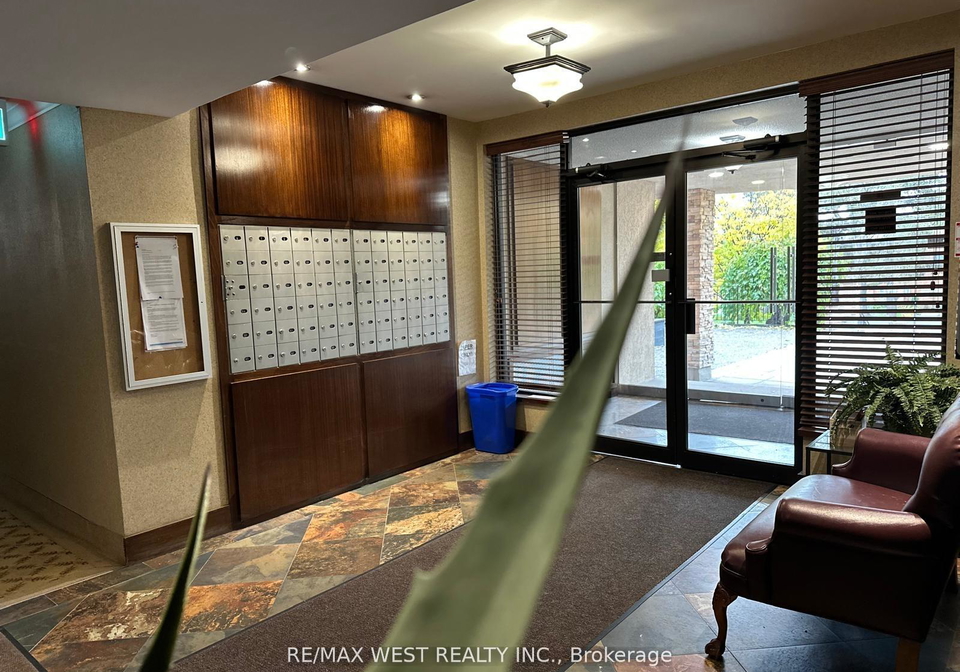 2550-bathurst-street-toronto-ontario-c12934882