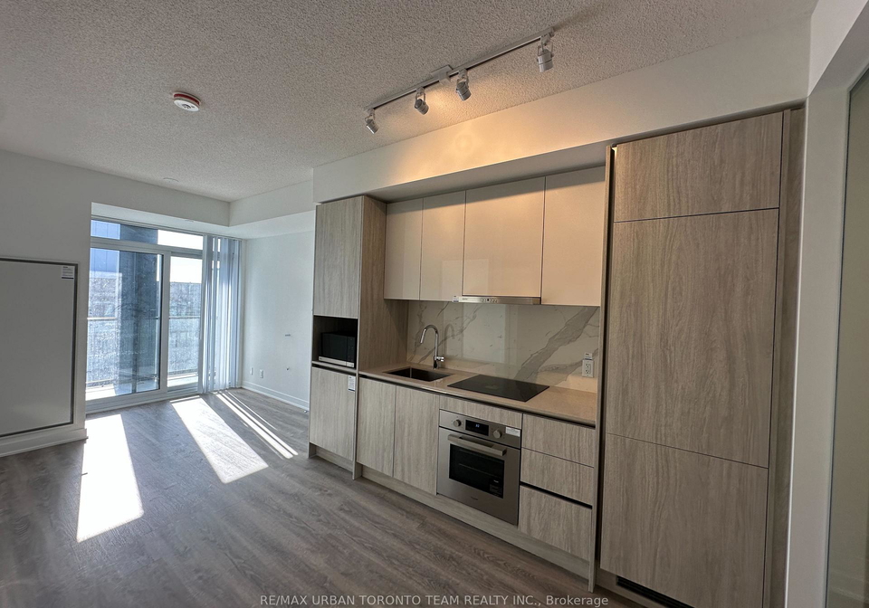 180-front-street-e-toronto-ontario-c12935390
