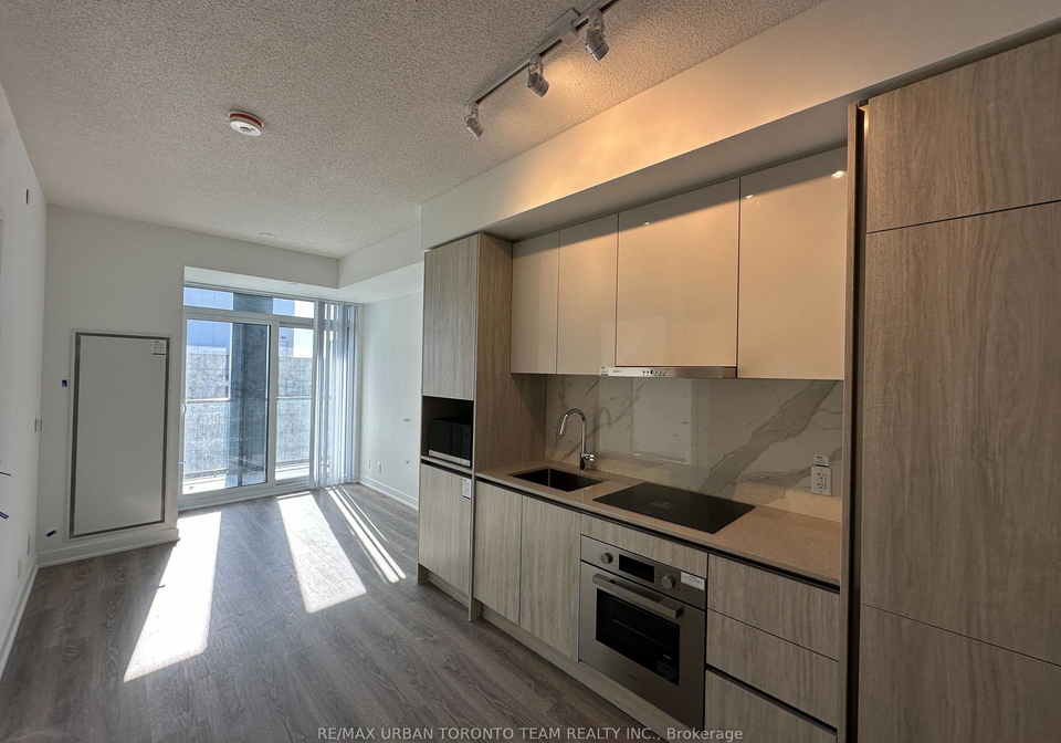 180-front-street-e-toronto-ontario-c12935390