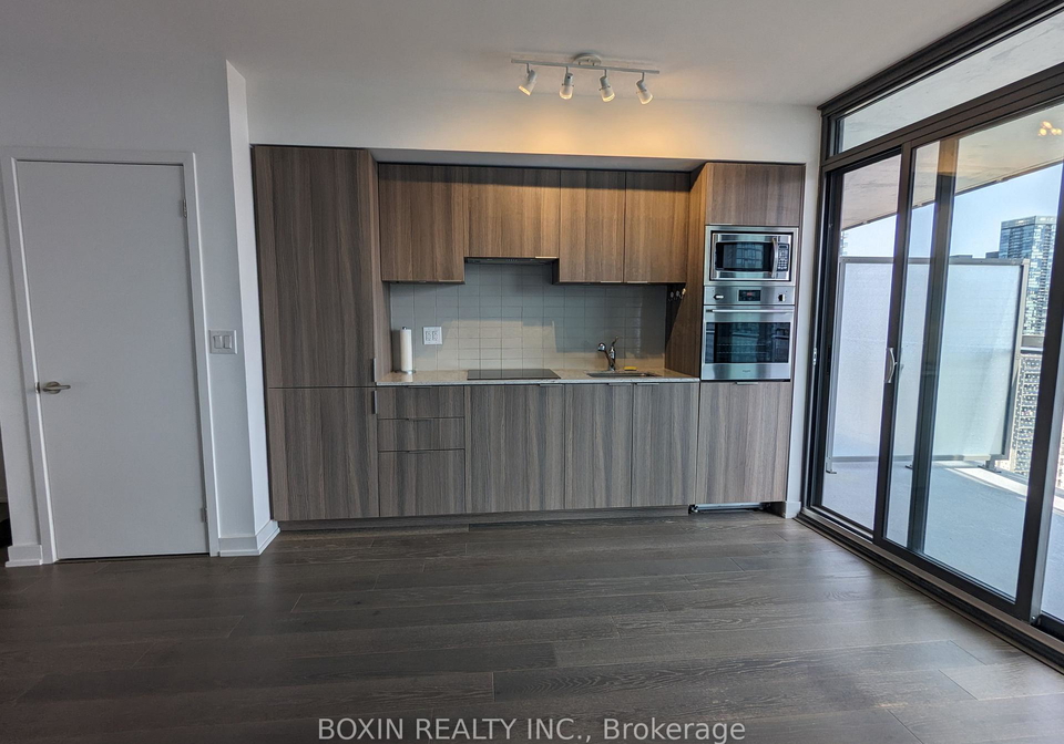 11-wellesley-street-w-toronto-ontario-c12935558
