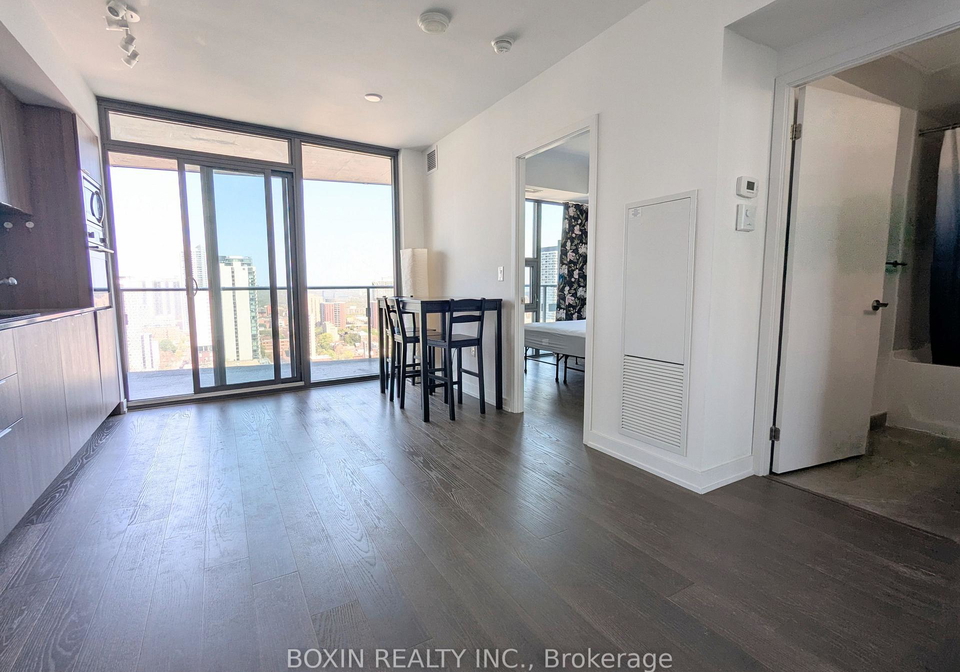 11-wellesley-street-w-toronto-ontario-c12935558