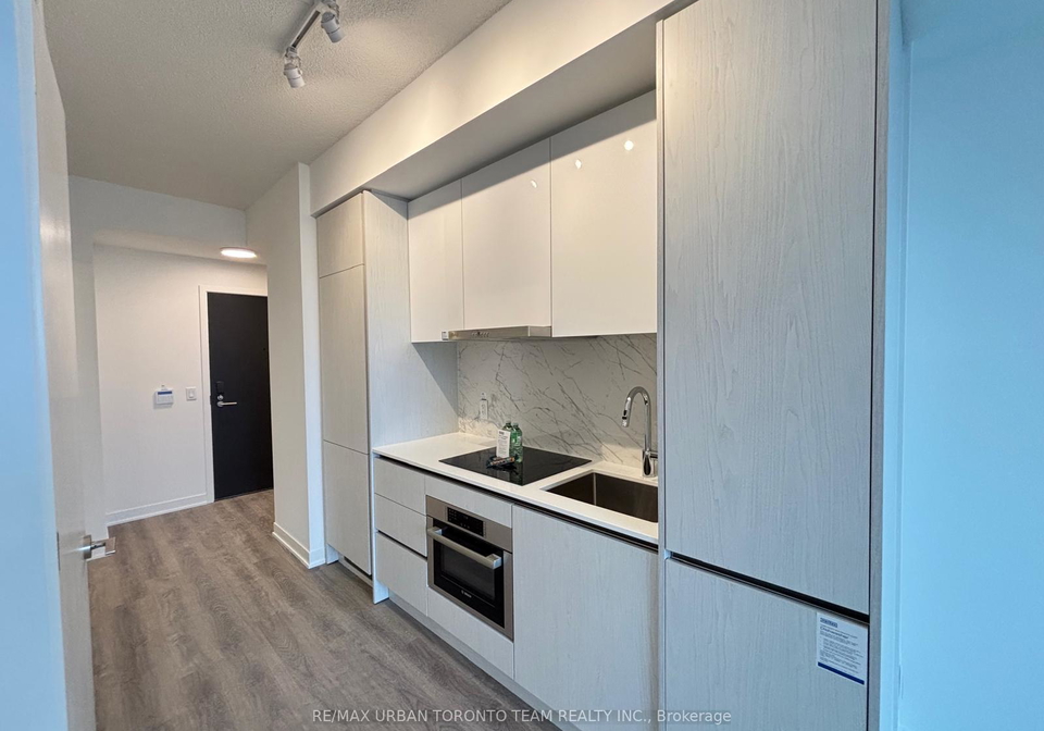 180-front-street-e-toronto-ontario-c12935668