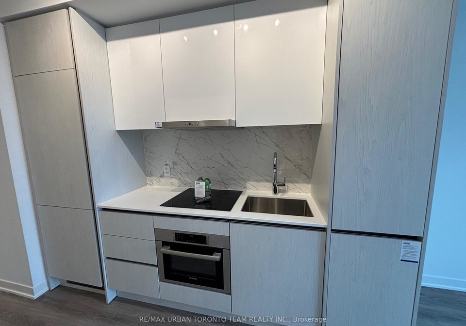 180-front-street-e-toronto-ontario-c12935668