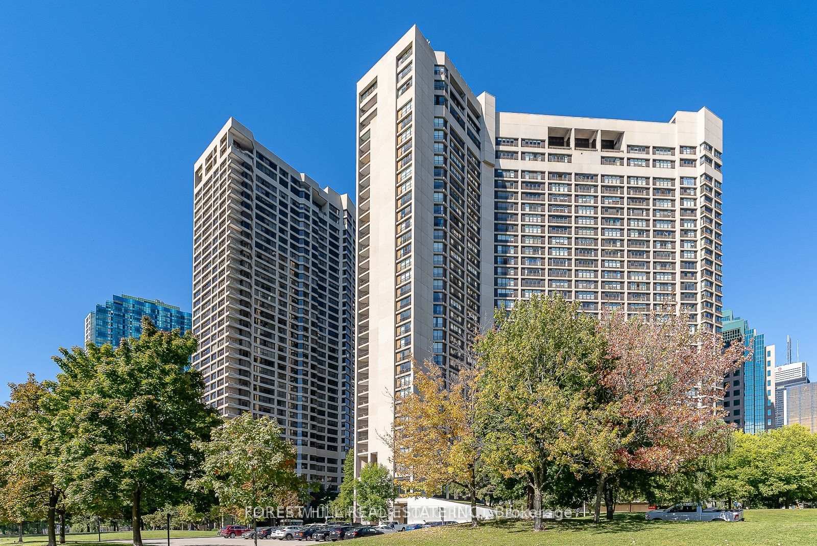 33-harbour-square-toronto-ontario-c12936000