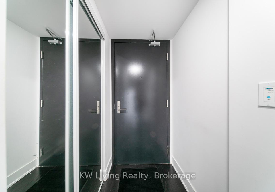 955-bay-street-toronto-ontario-c12936406