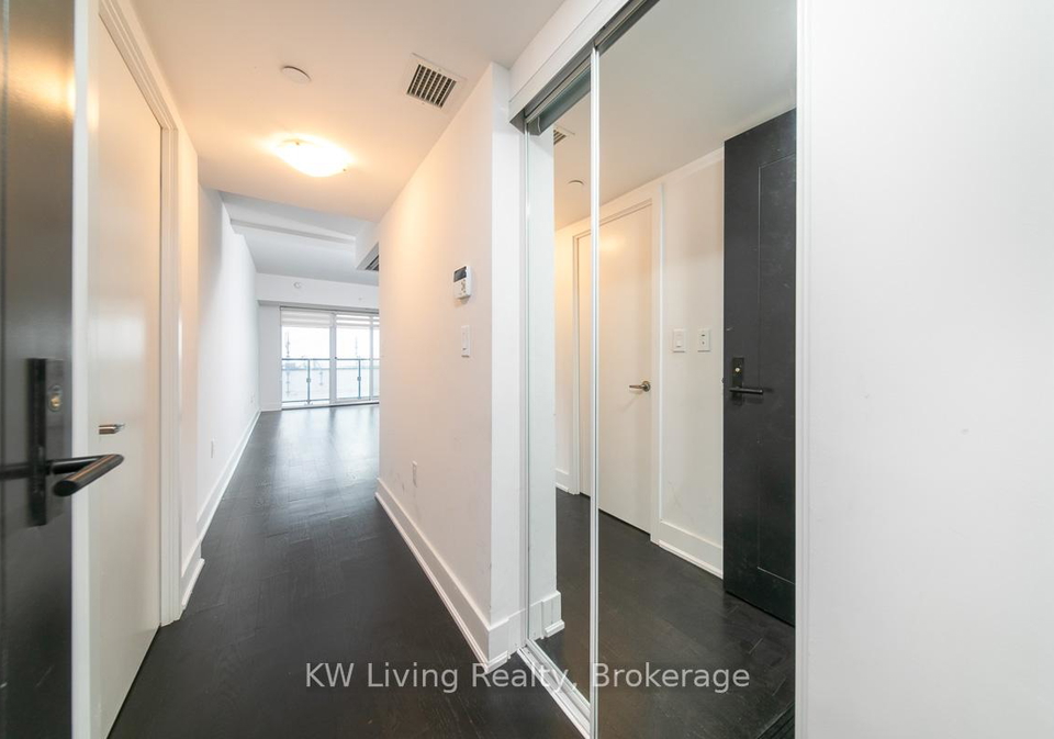 955-bay-street-toronto-ontario-c12936406