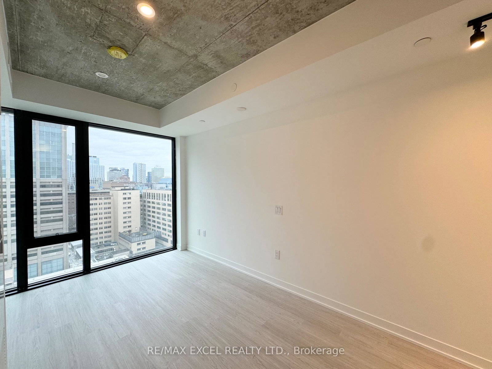 195-mccaul-street-toronto-ontario-c12936954