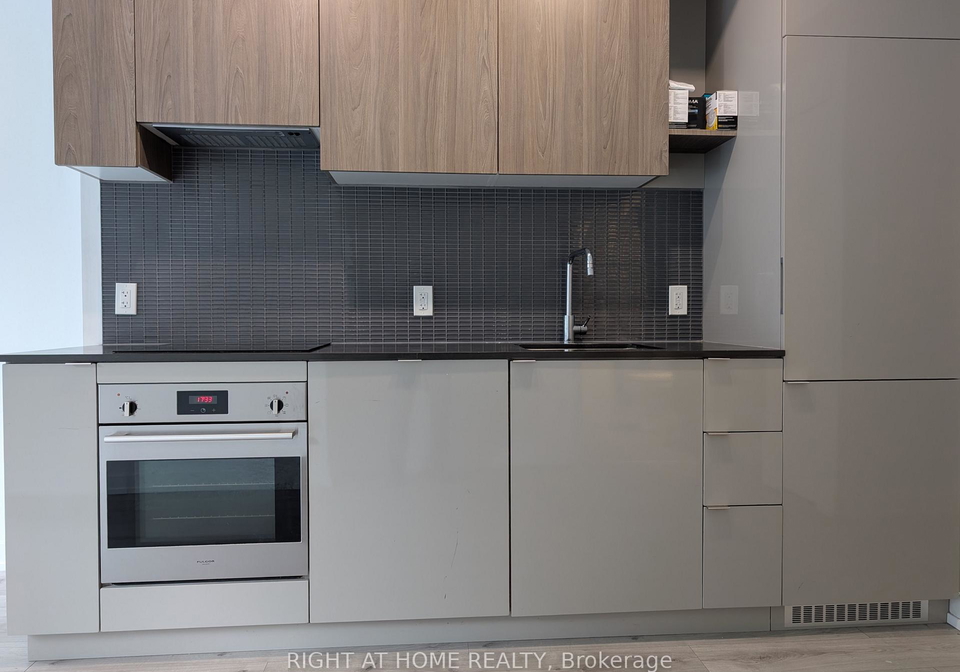 161-roehampton-avenue-toronto-ontario-c12937368