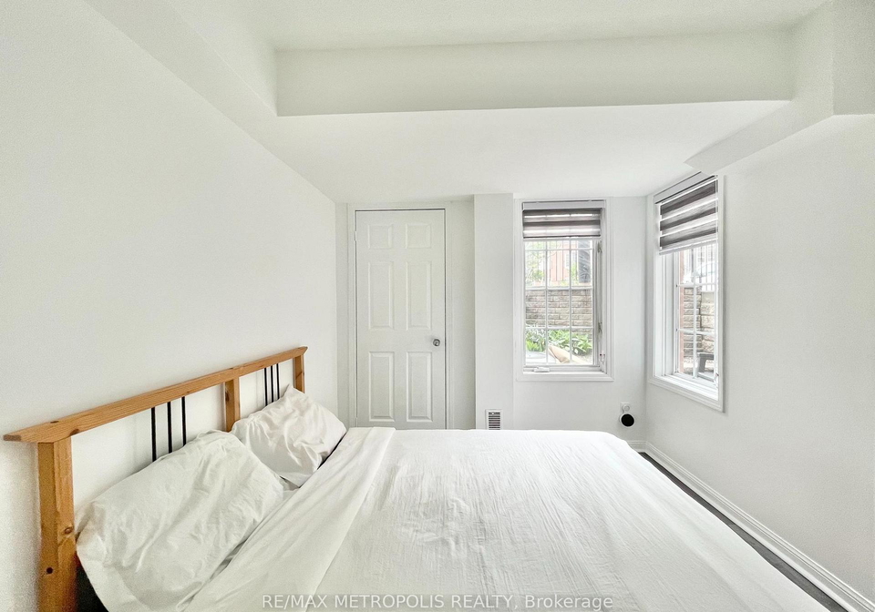 11-niagara-street-w-toronto-ontario-c12937408