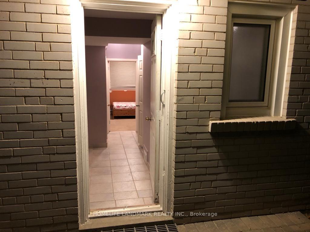 10-oscar-court-north-york-ontario-c12937618