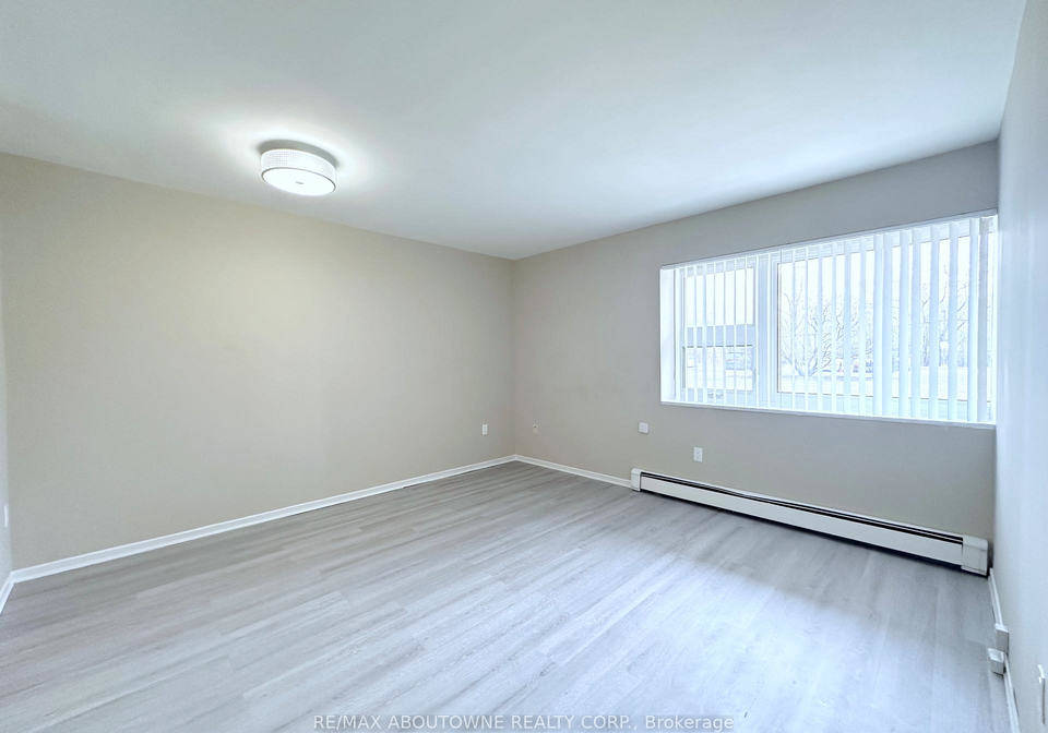 32-carluke-crescent-north-york-ontario-c12938456