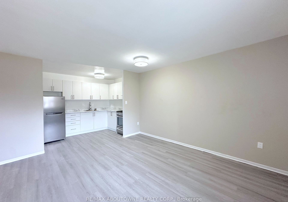 32-carluke-crescent-north-york-ontario-c12938456