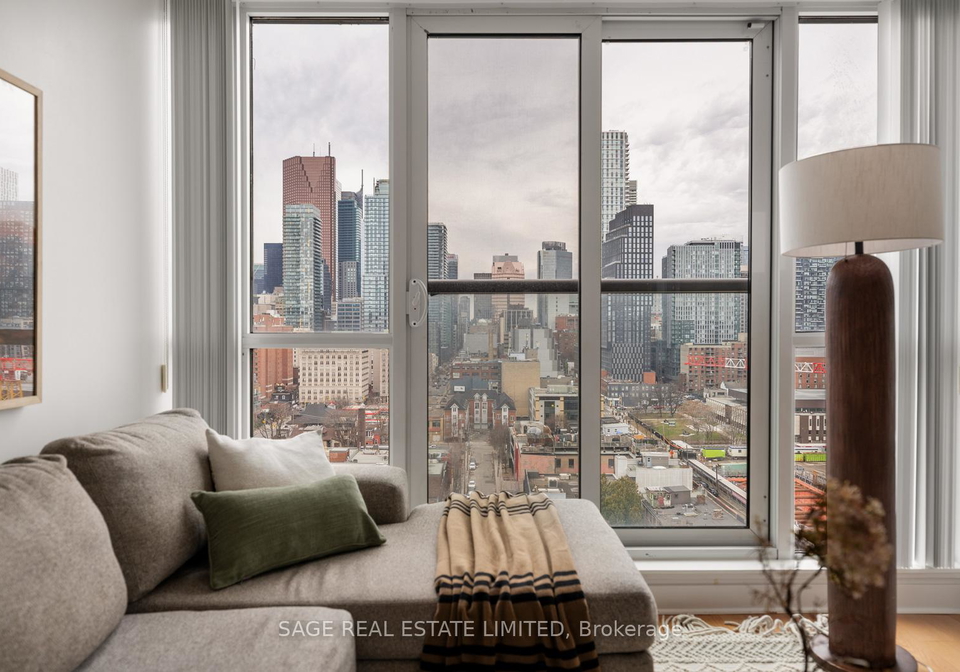 320-richmond-street-toronto-ontario-c12938480