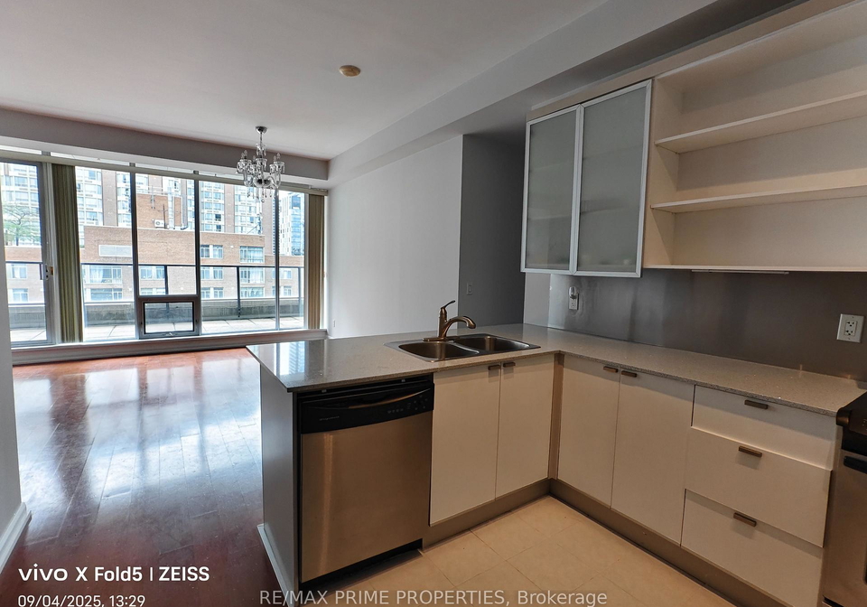 111-elizabeth-street-toronto-ontario-c12938778