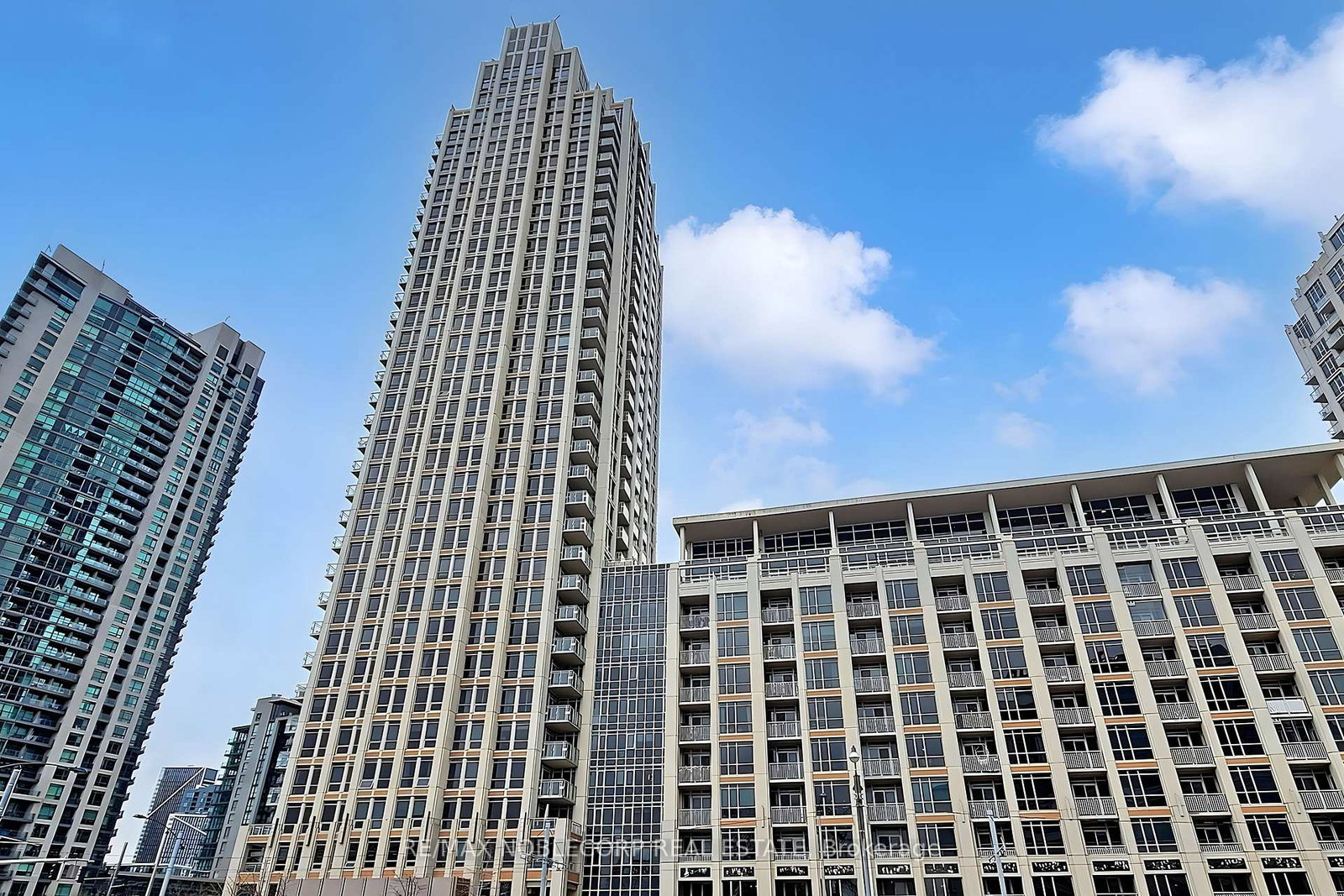 628-fleet-street-toronto-ontario-c12938794
