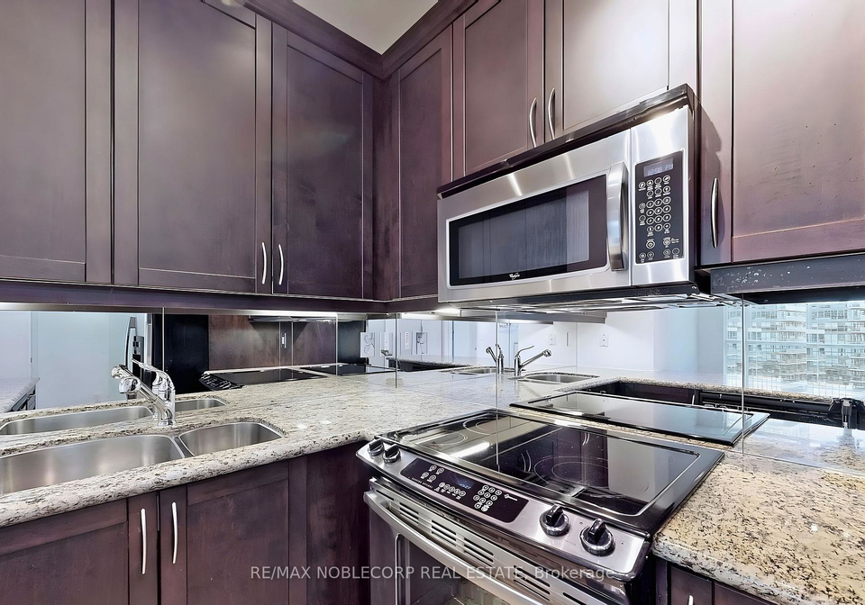 628-fleet-street-toronto-ontario-c12938794