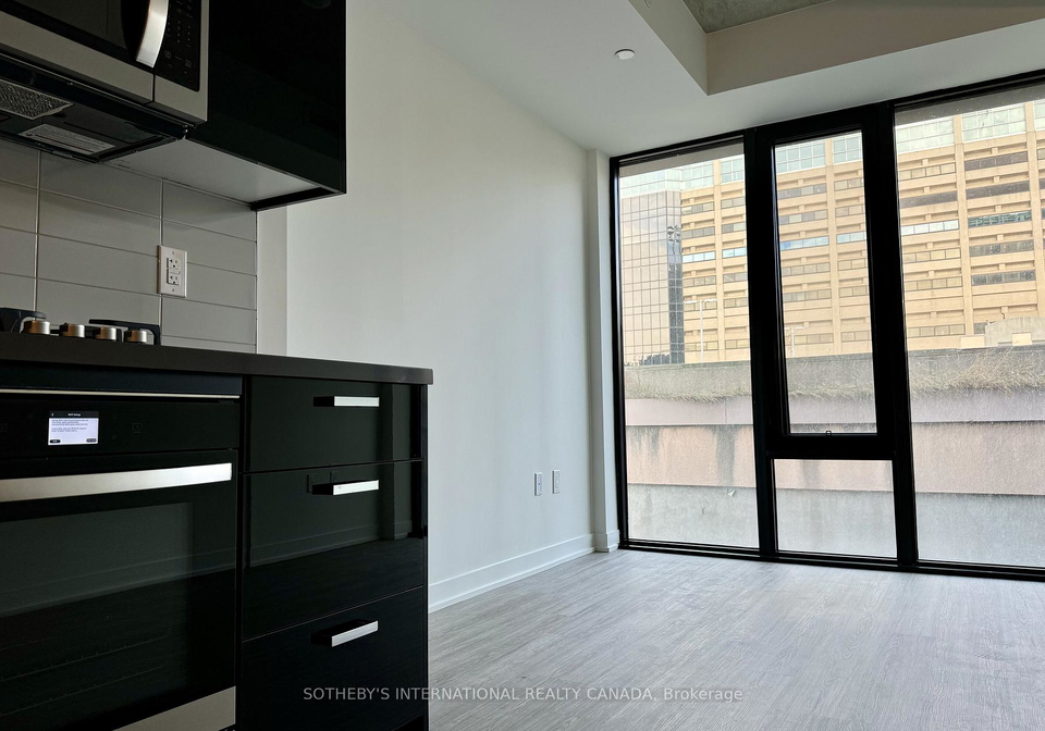 195-mccaul-street-toronto-ontario-c12939280