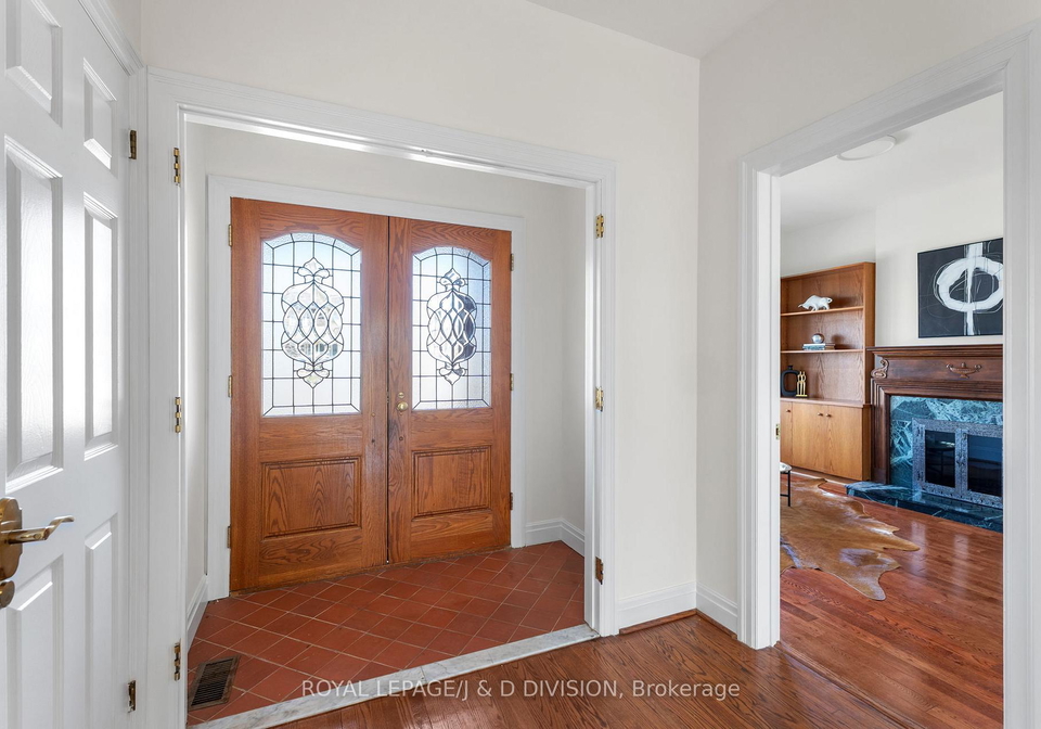 77-chaplin-crescent-toronto-ontario-c12939474
