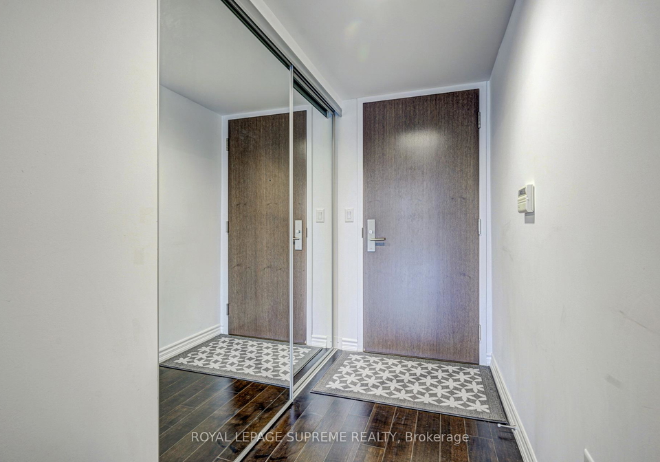 386-yonge-street-toronto-ontario-c12939892