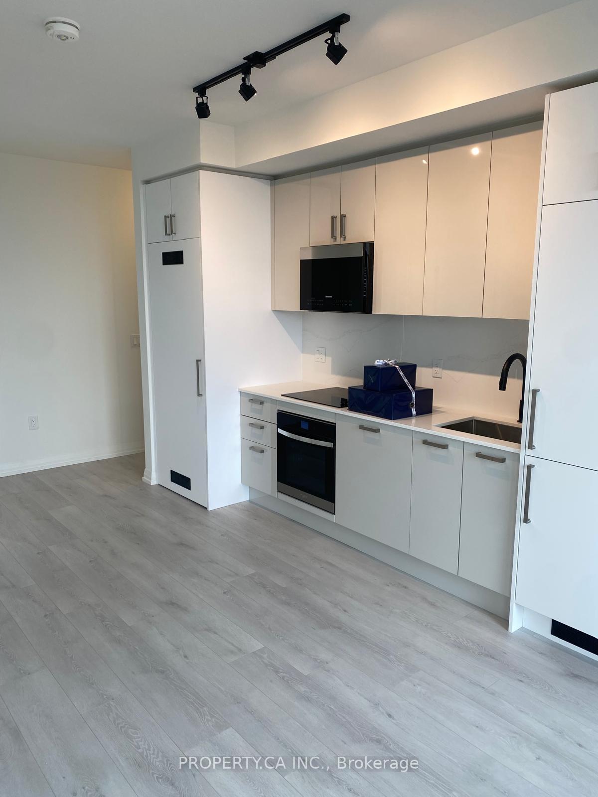 292-dundas-street-w-toronto-ontario-c12939940