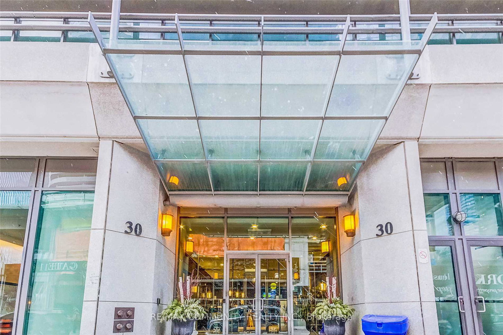 30-grand-trunk-crescent-toronto-ontario-c12940036