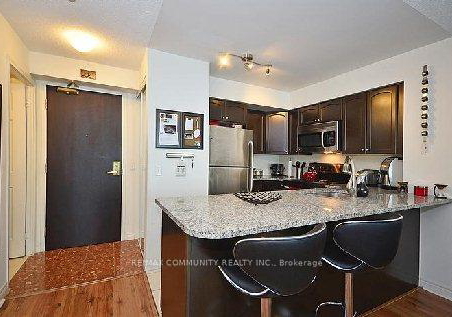 30-grand-trunk-crescent-toronto-ontario-c12940036