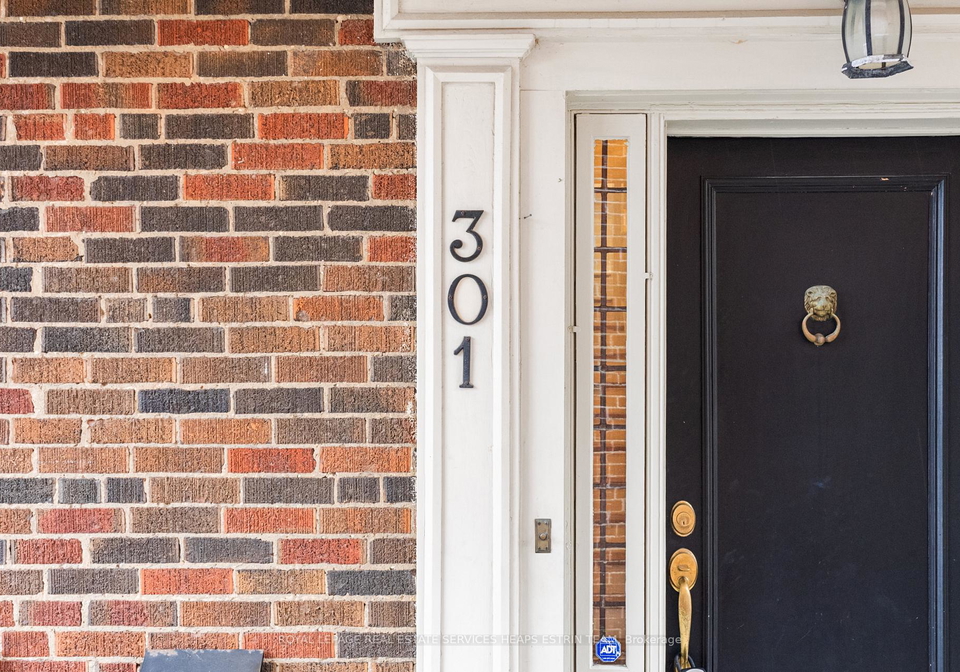 301-heath-street-e-toronto-ontario-c12940110