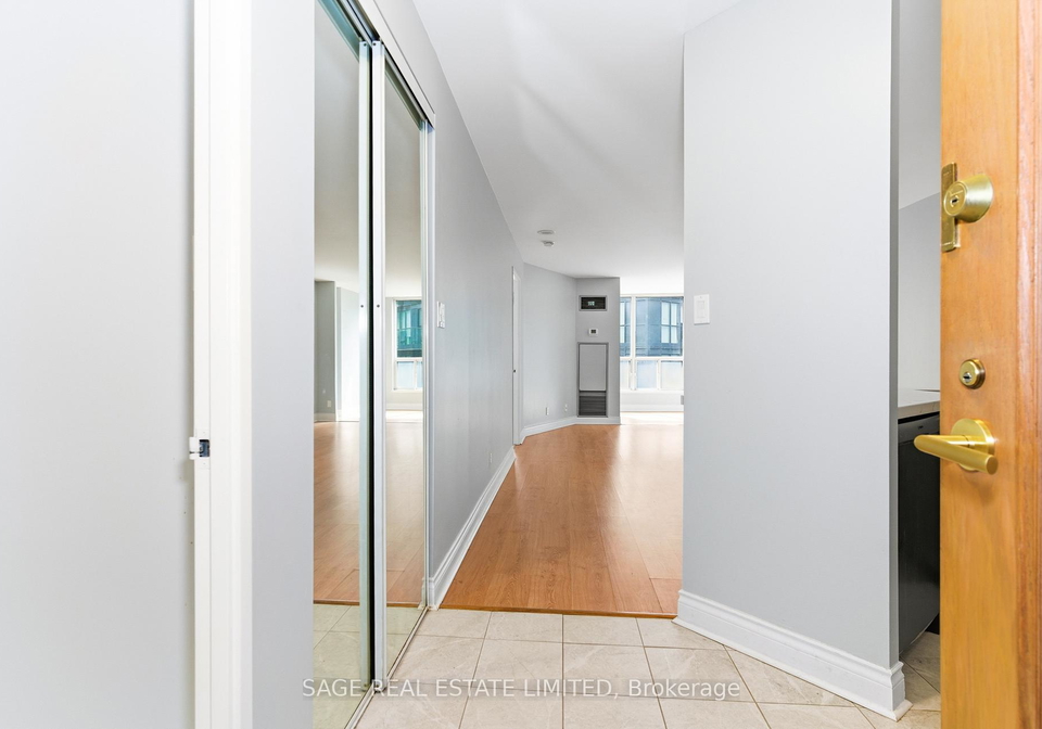 24-wellesley-street-w-toronto-ontario-c12940254