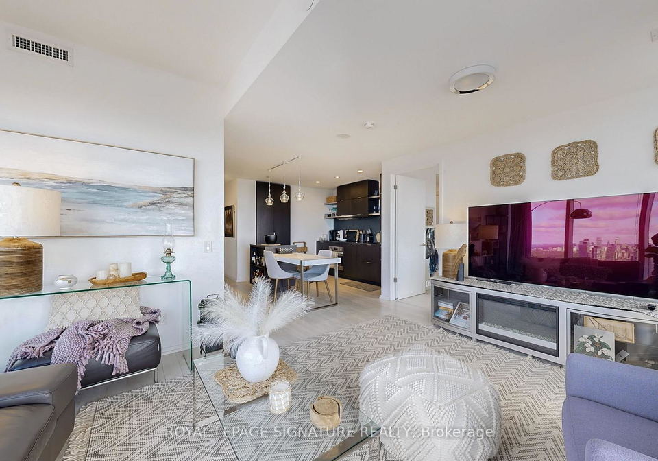 197-yonge-street-toronto-ontario-c12940484