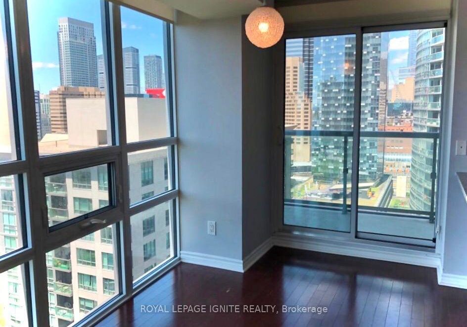 19-grand-trunk-crescent-toronto-ontario-c12941740