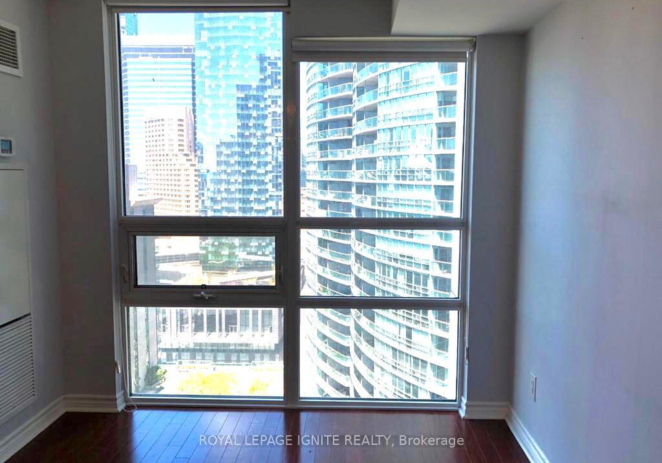19-grand-trunk-crescent-toronto-ontario-c12941740
