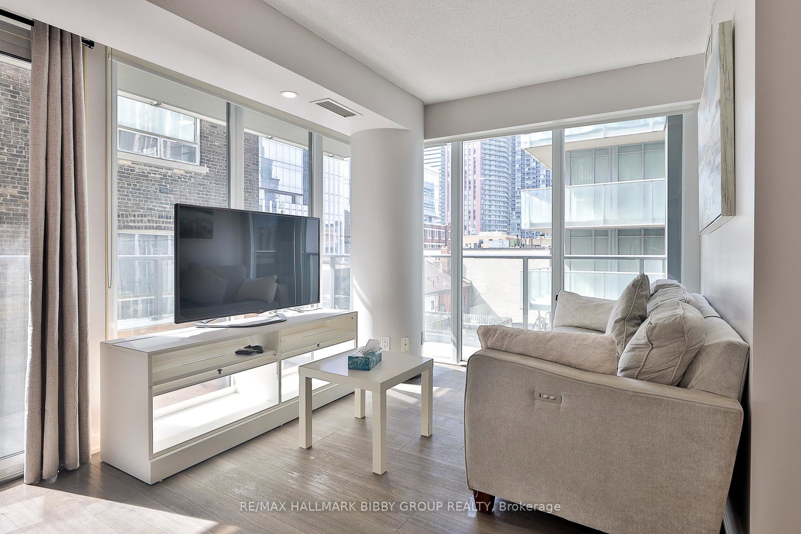 126-simcoe-street-toronto-ontario-c12941906