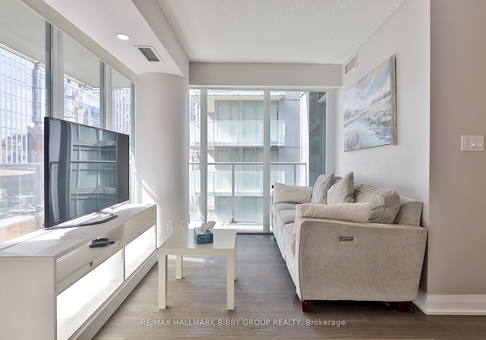 126-simcoe-street-toronto-ontario-c12941906