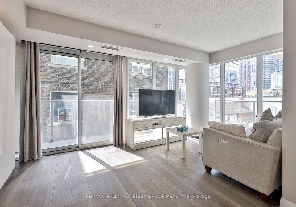 126-simcoe-street-toronto-ontario-c12941906