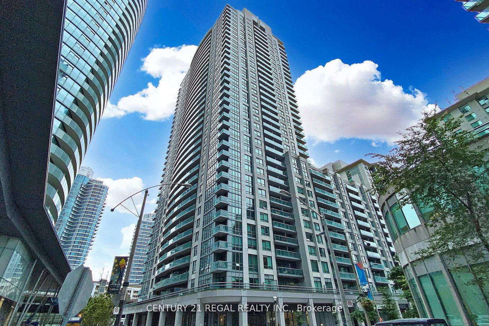 19-grand-trunk-crescent-toronto-ontario-c12942114