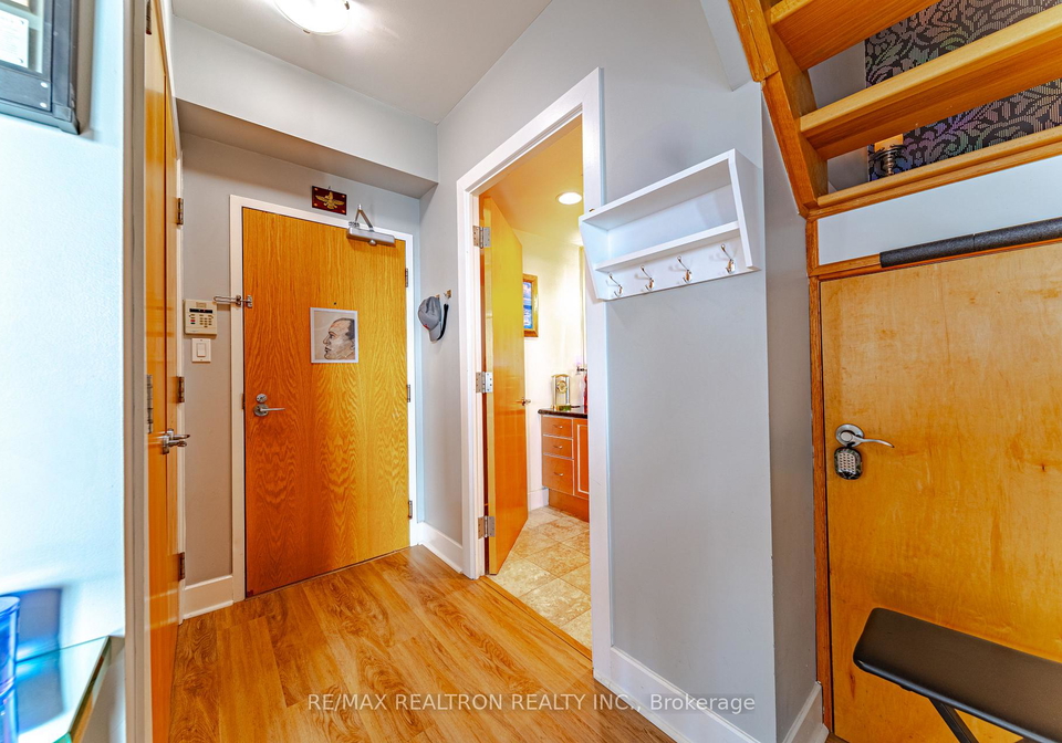 7-lorraine-drive-toronto-ontario-c12942182