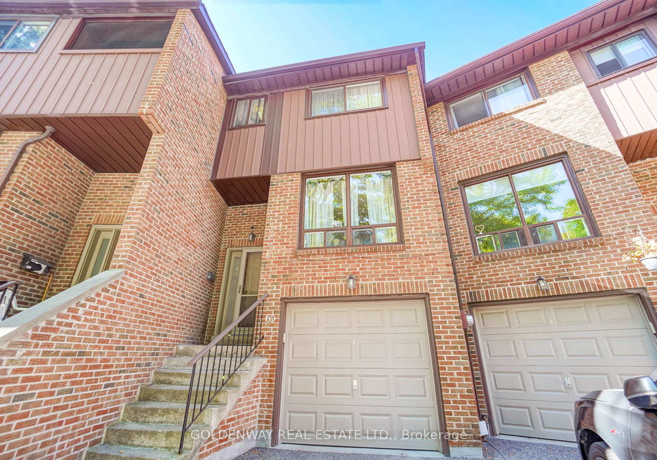 65-wagon-trailway-north-york-ontario-c12942234