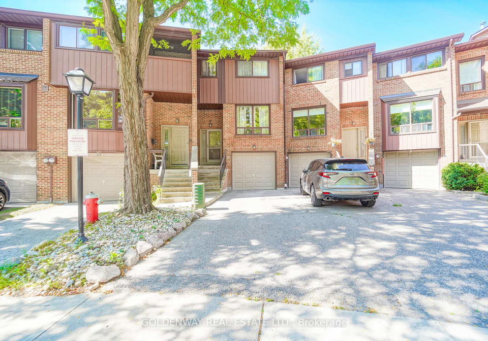 65-wagon-trailway-north-york-ontario-c12942234