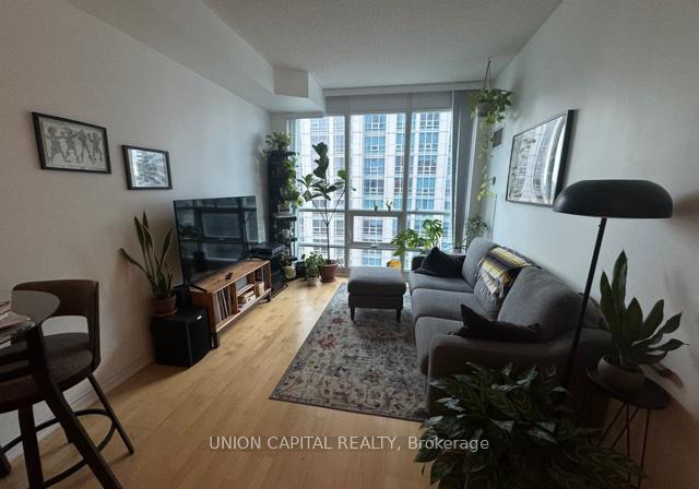 761-bay-street-toronto-ontario-c12943334
