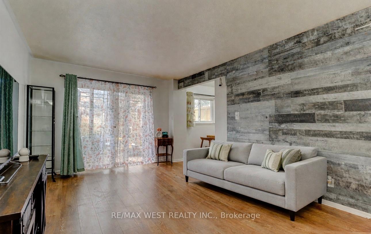 10-leith-hill-road-north-york-ontario-c12943548