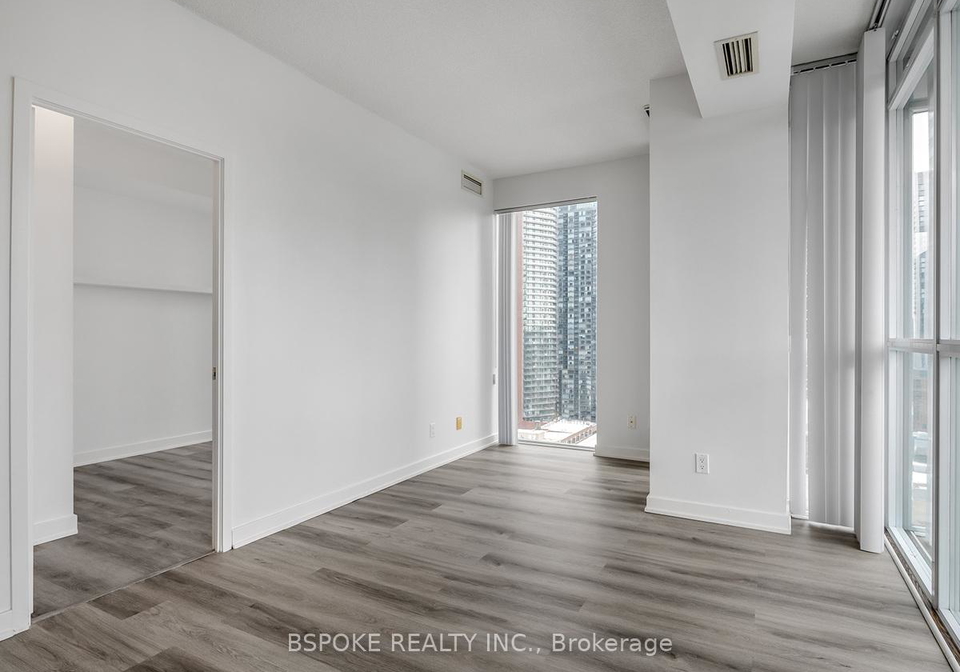 126-simcoe-street-toronto-ontario-c12943770