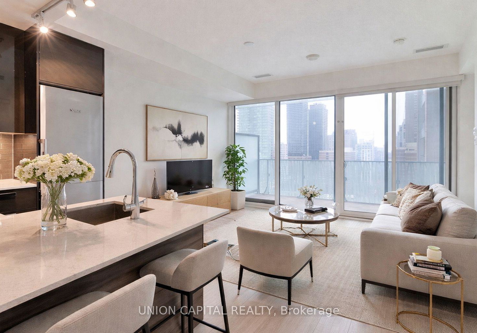 42-charles-street-e-toronto-ontario-c12944128