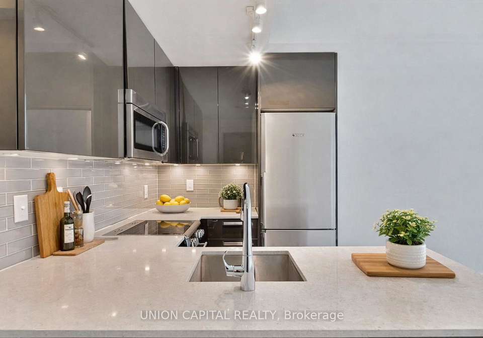 42-charles-street-e-toronto-ontario-c12944128