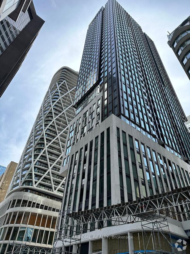 238-simcoe-street-toronto-ontario-c12944424