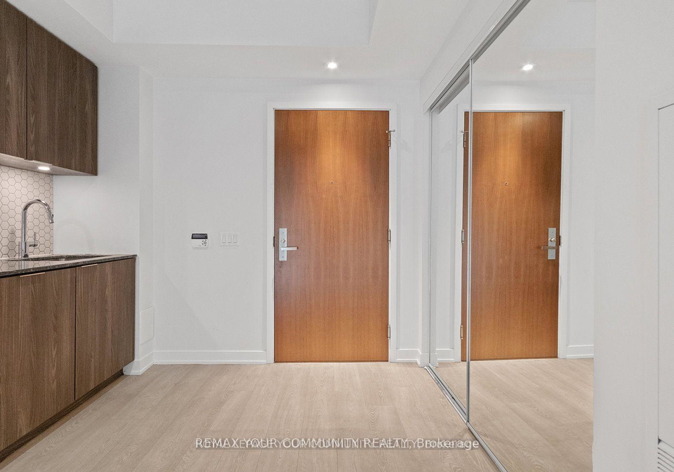 15-queens-quay-e-toronto-ontario-c12945034