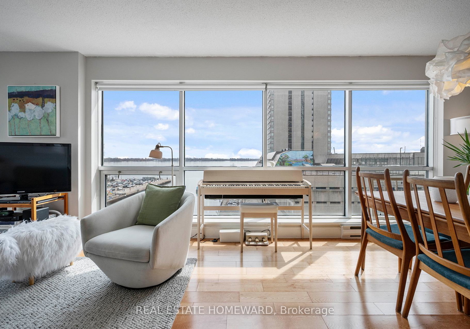 10-queens-quay-w-toronto-ontario-c12945238