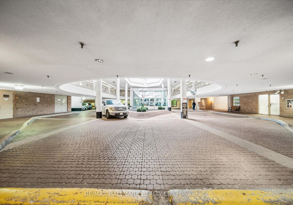 717-bay-street-toronto-ontario-c12946500
