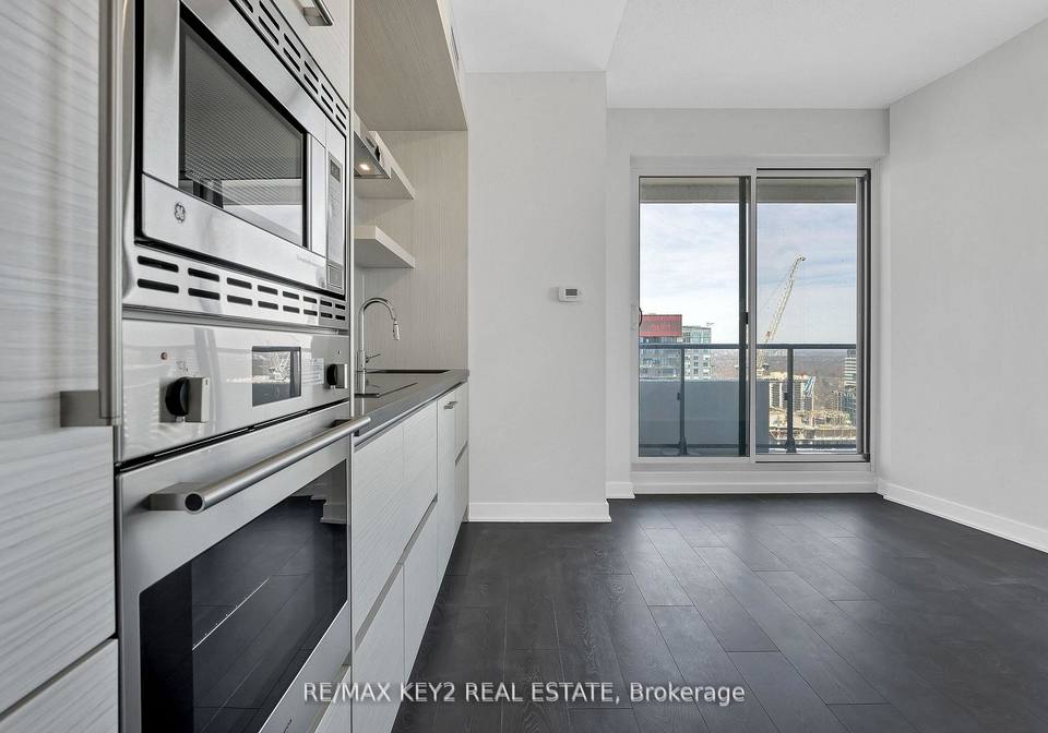 2221-yonge-street-toronto-ontario-c12946518