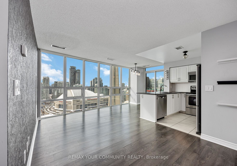 19-grand-trunk-crescent-toronto-ontario-c12947218